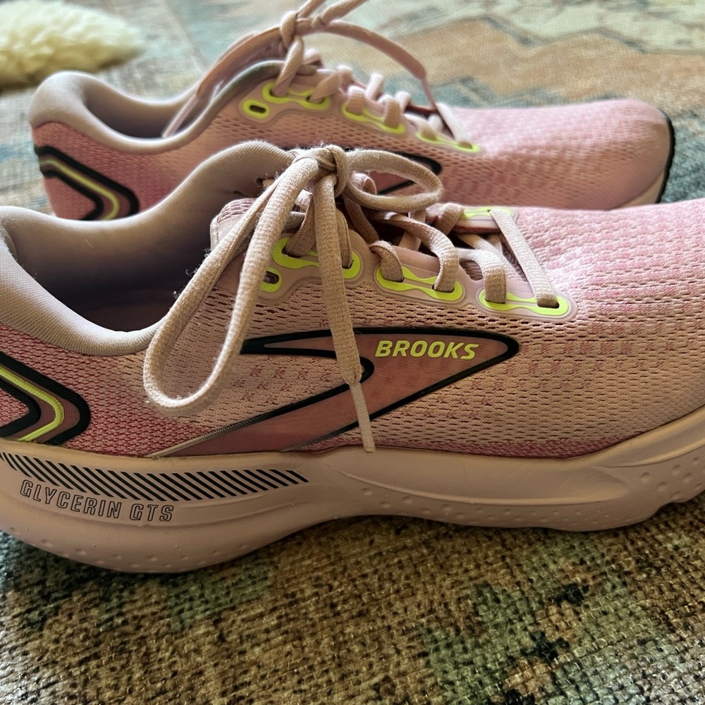 Brooks Pink Sneakers with Breathable Mesh Upper